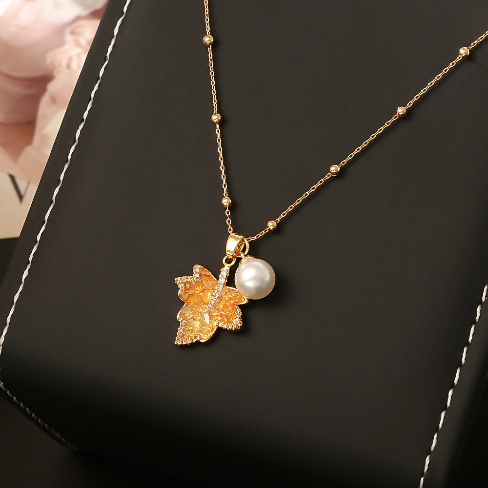 Retro Gradient Crystal Maple Leaf Pearl Necklace