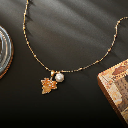 Retro Gradient Crystal Maple Leaf Pearl Necklace
